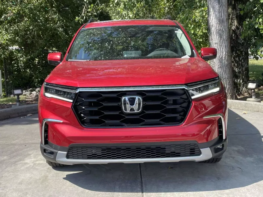2025 Honda Pilot Touring photo 1