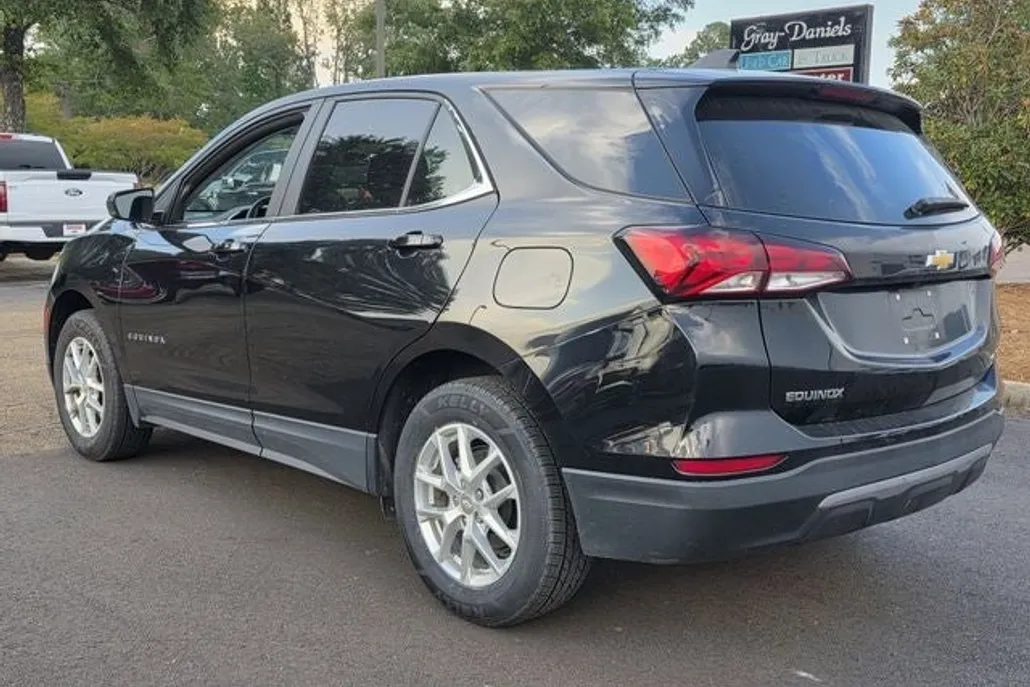 2023 Chevrolet Equinox LT photo 1