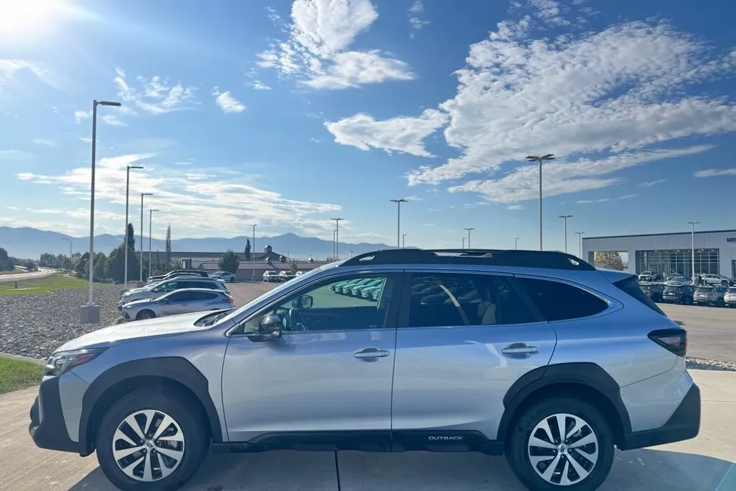 2024 Subaru Outback Premium photo 1