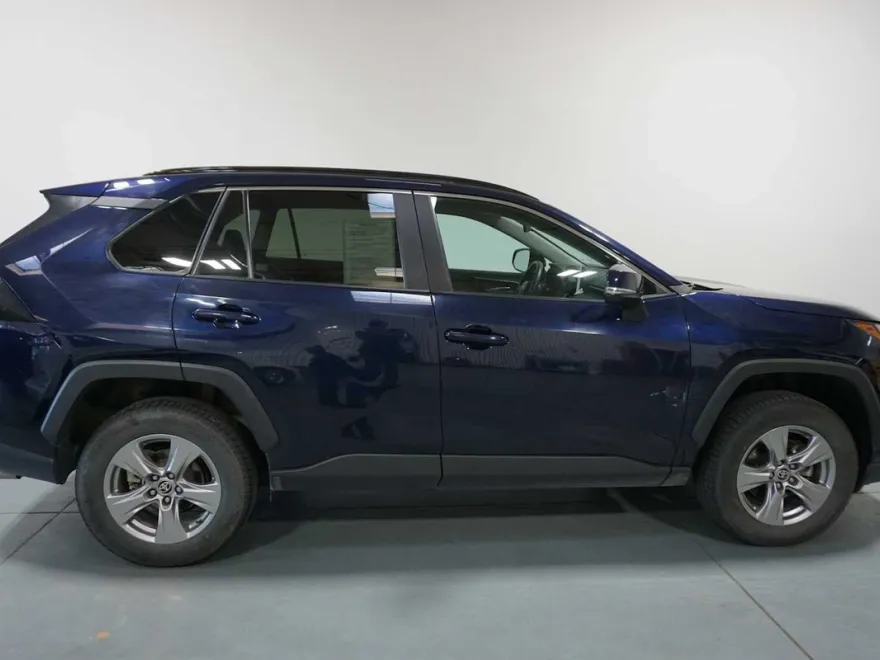2023 Toyota RAV4 XLE photo 7