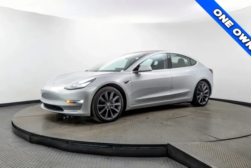 2018 Tesla Model 3 Long Range photo 1