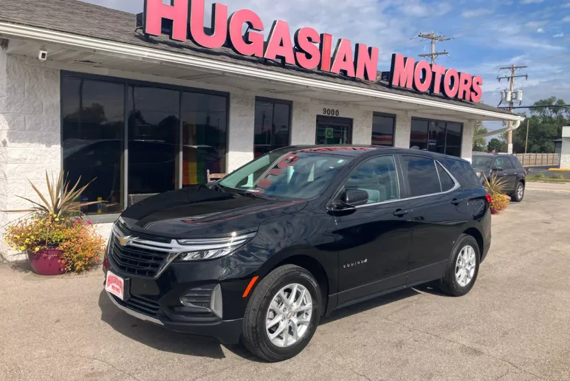 2023 Chevrolet Equinox LT photo 1