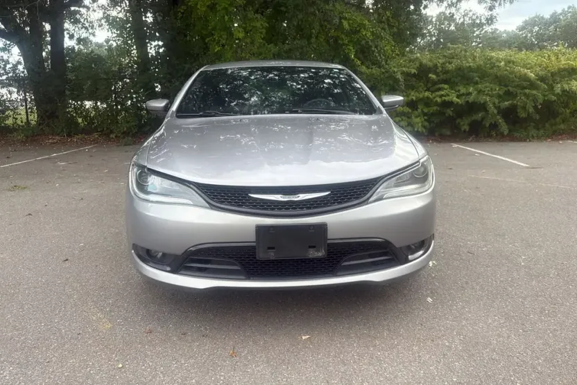 2015 Chrysler 200 photo 1