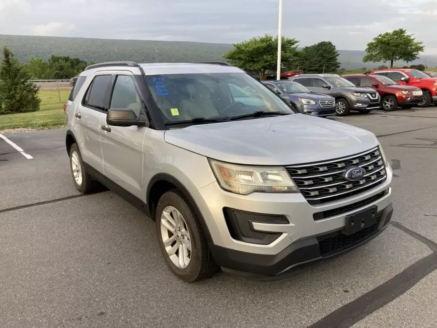 2017 Ford Explorer Base photo 1
