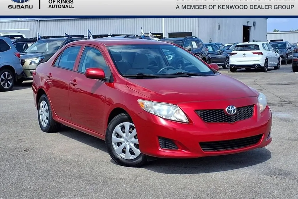 2010 Toyota Corolla LE photo 1