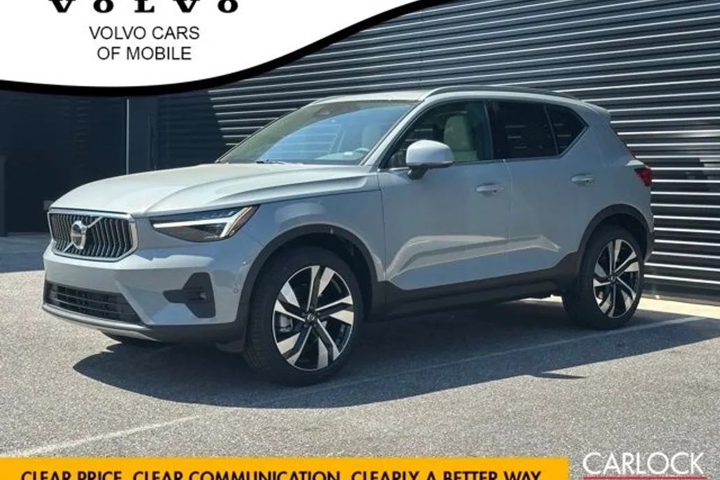 2025 Volvo XC40 photo 1
