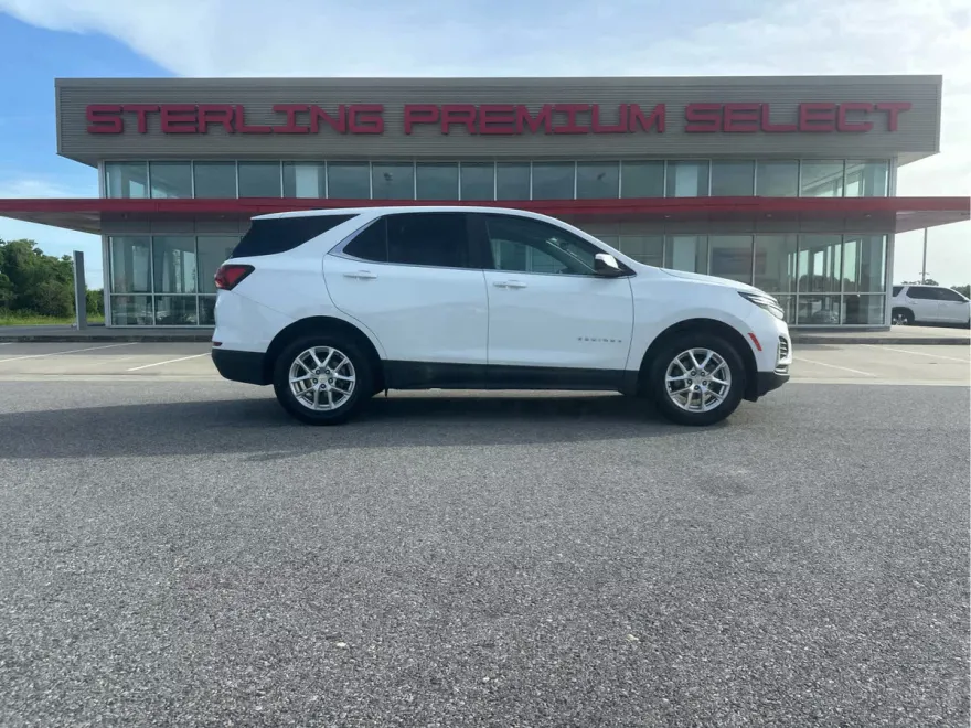 2023 Chevrolet Equinox LT photo 1