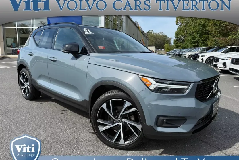 2021 Volvo XC40 T5 R-Design photo 1