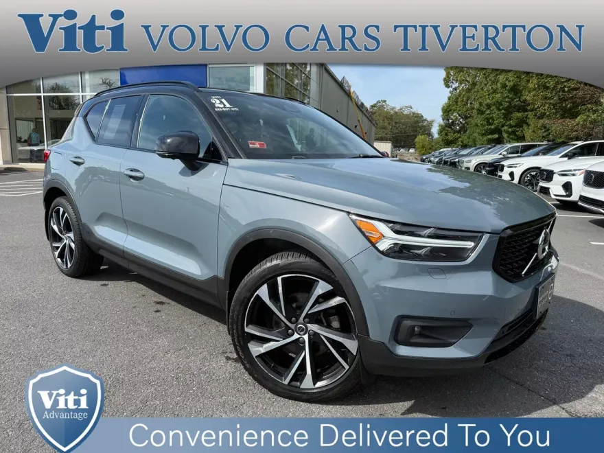 2021 Volvo XC40 T5 R-Design photo 1