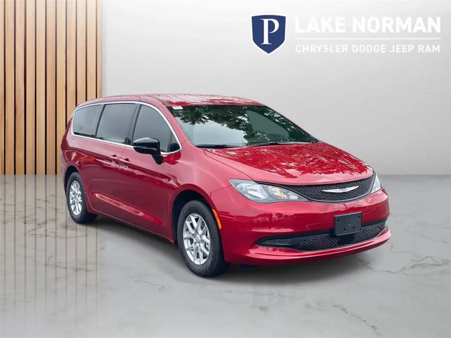 2026 Chrysler Voyager LX photo 1