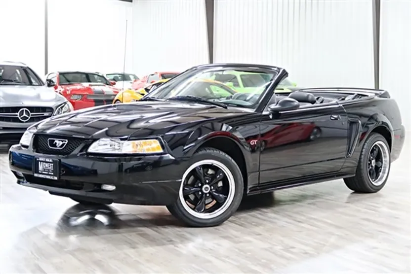 2000 Ford Mustang GT Convertible photo 1