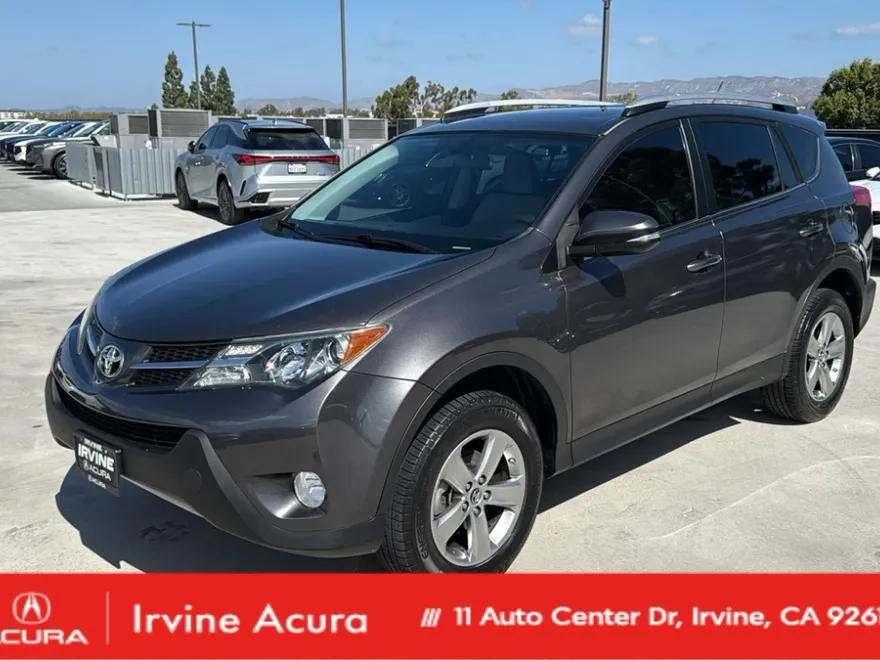 2015 Toyota RAV4 XLE photo 1