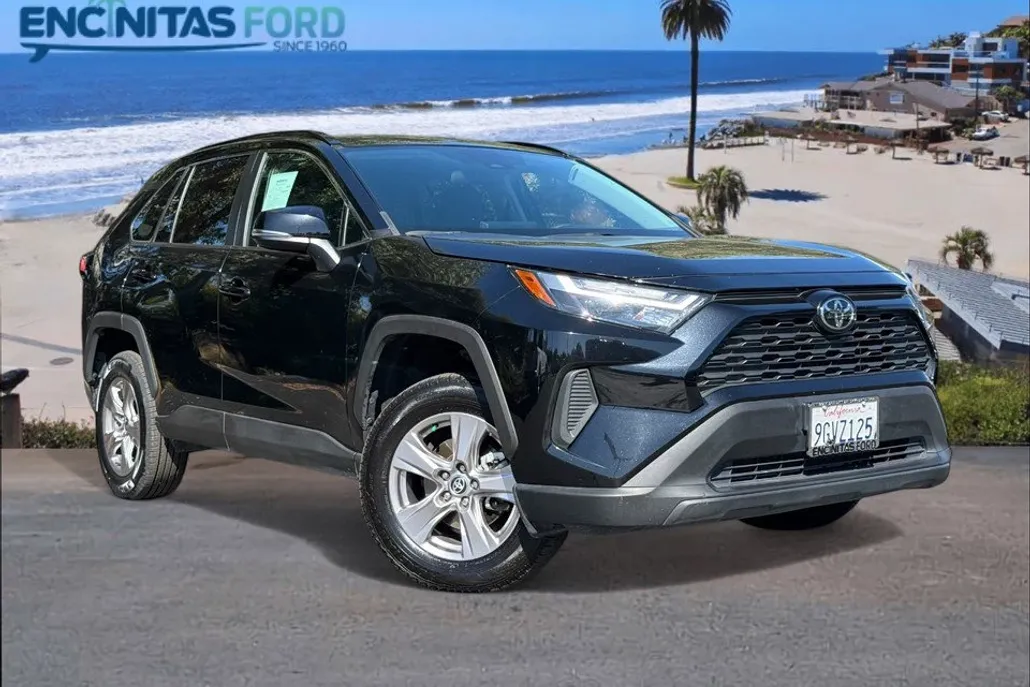 2023 Toyota RAV4 XLE photo 1