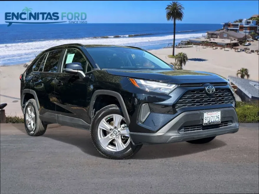 2023 Toyota RAV4 XLE photo 1