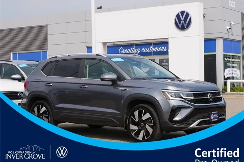 2024 Volkswagen Taos SEL photo 1