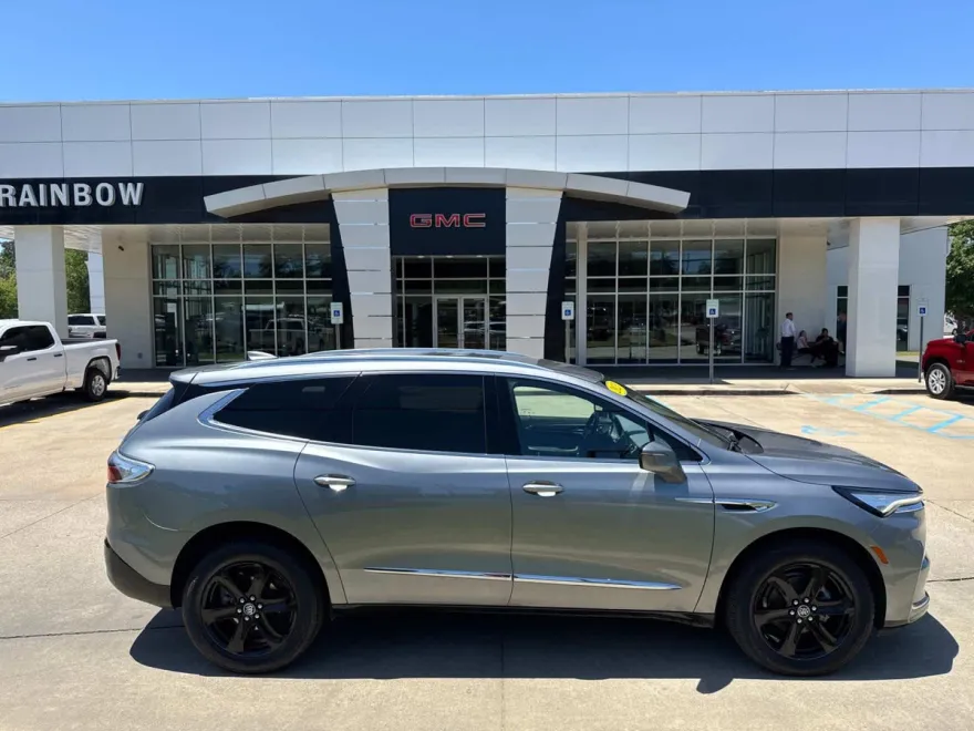2023 Buick Enclave Essence photo 1