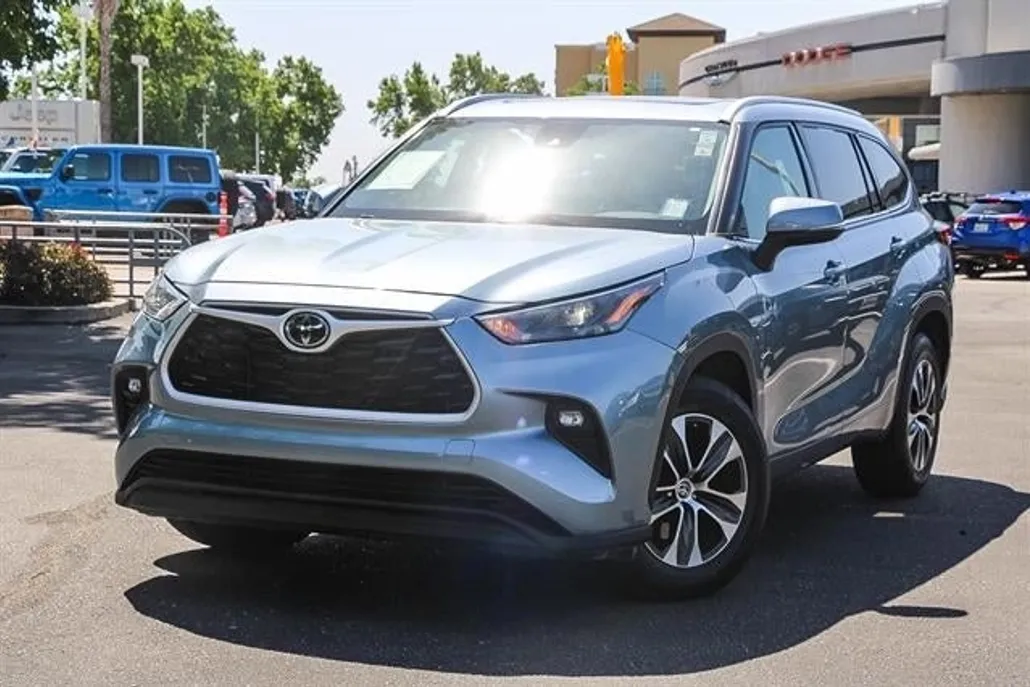 2022 Toyota Highlander XLE photo 1