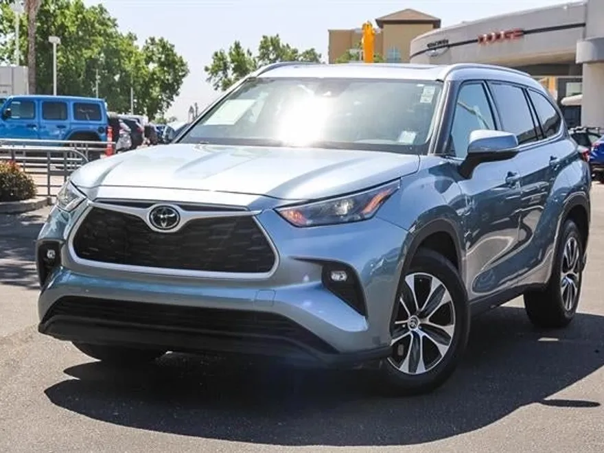 2022 Toyota Highlander XLE photo 1