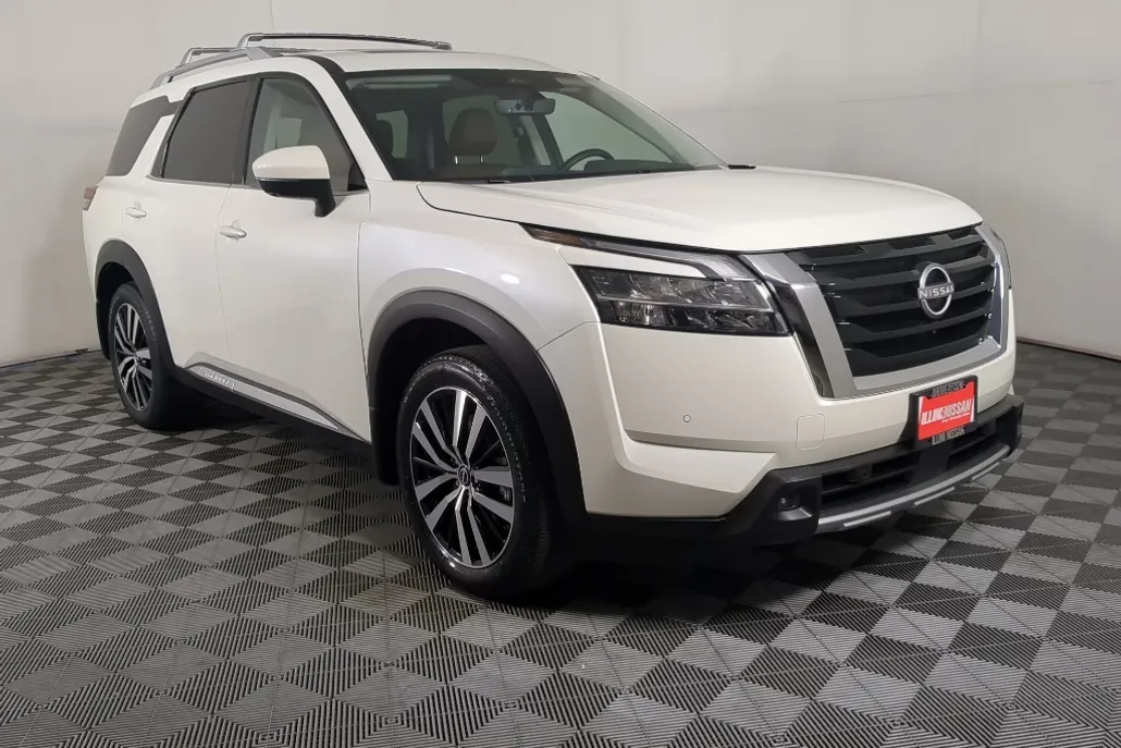 2024 Nissan Pathfinder Platinum photo 1