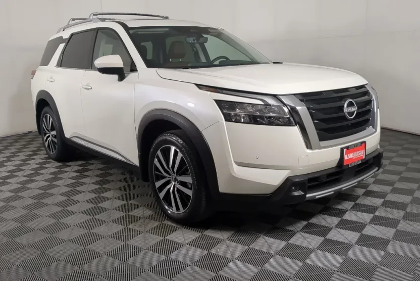 2024 Nissan Pathfinder Platinum photo 1