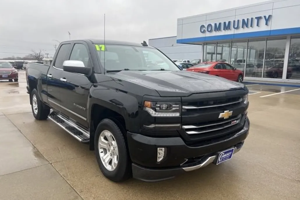 2017 Chevrolet Silverado 1500 LTZ photo 1