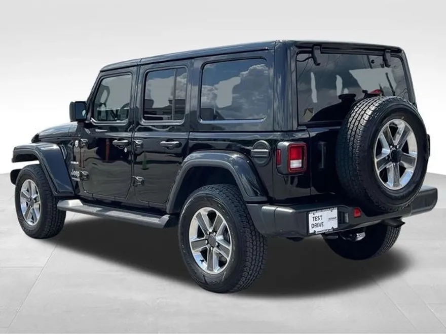 2022 Jeep Wrangler Unlimited Sahara photo 5