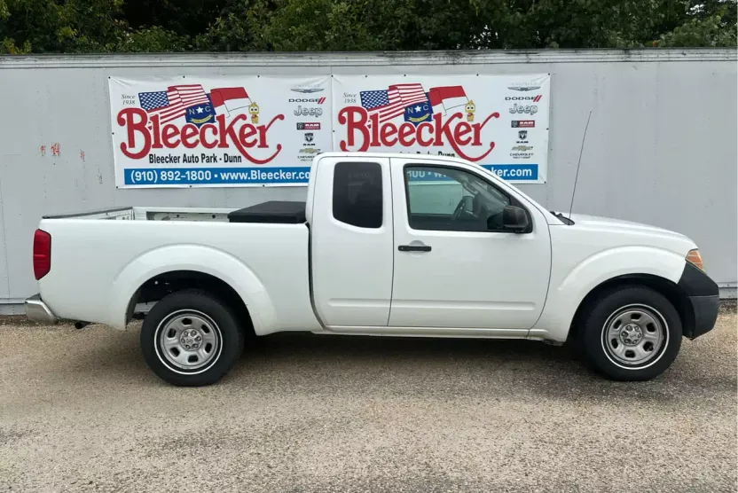 2013 Nissan Frontier S King Cab photo 1