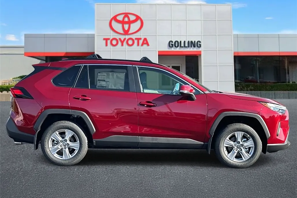 2025 Toyota RAV4 XLE photo 1