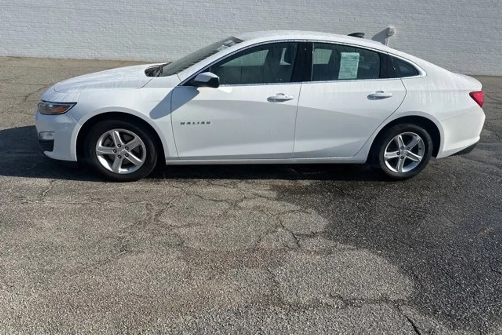 2023 Chevrolet Malibu LS photo 1