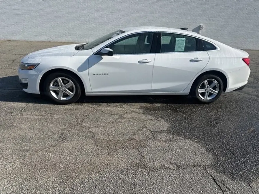 2023 Chevrolet Malibu LS photo 1