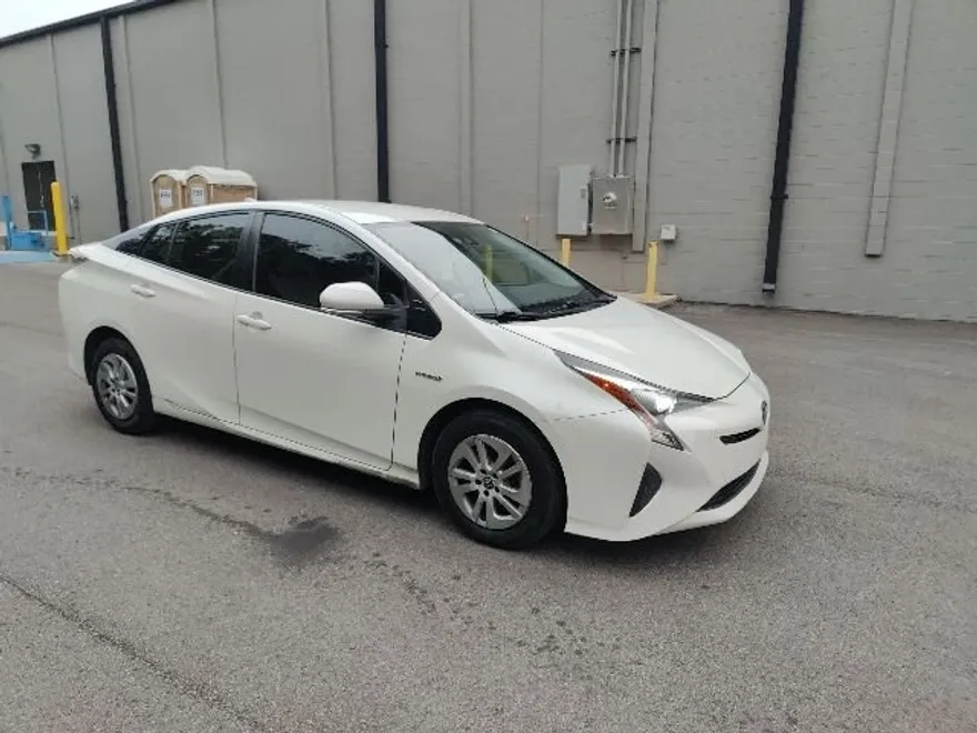 2017 Toyota Prius Four photo 1