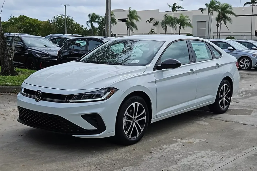 2025 Volkswagen Jetta 1.5T Sport photo 1