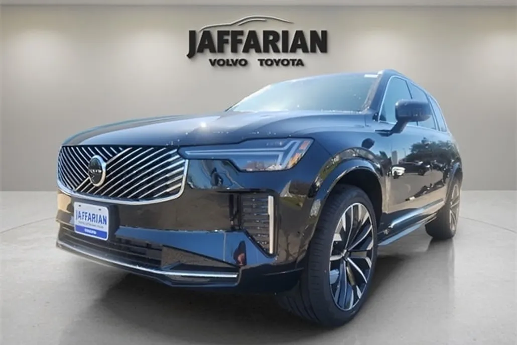 2025 Volvo XC90 Plus photo 1