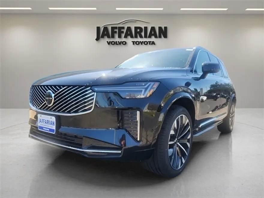 2025 Volvo XC90 Plus photo 1