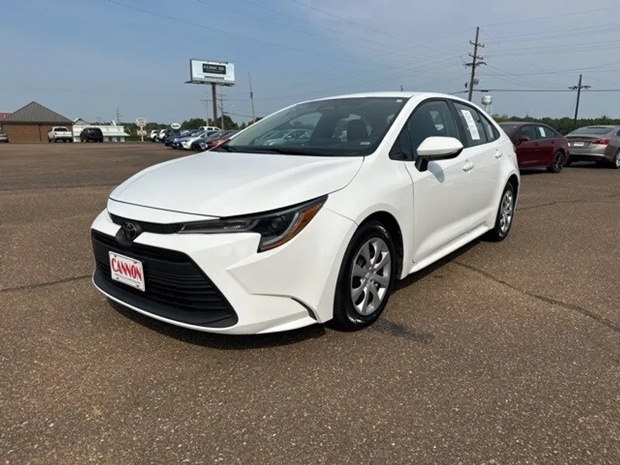 2024 Toyota Corolla LE photo 1