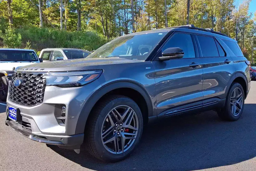 2025 Ford Explorer ST-Line photo 1