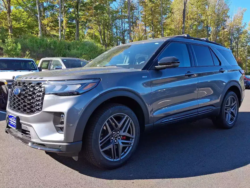 2025 Ford Explorer ST-Line photo 1
