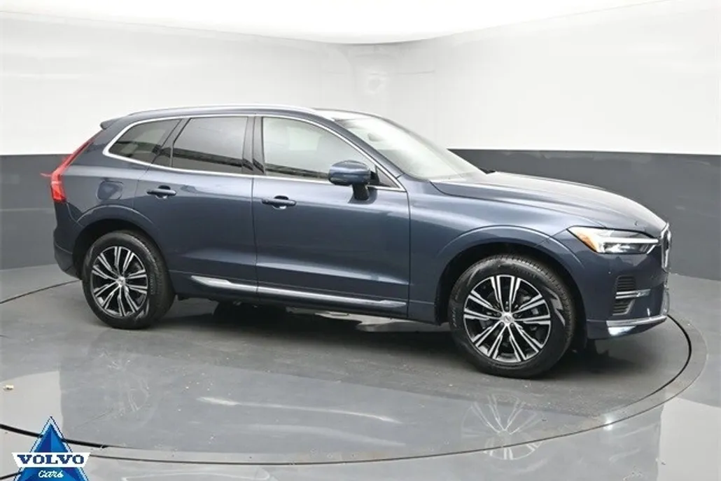 2022 Volvo XC60 B5 Inscription photo 1