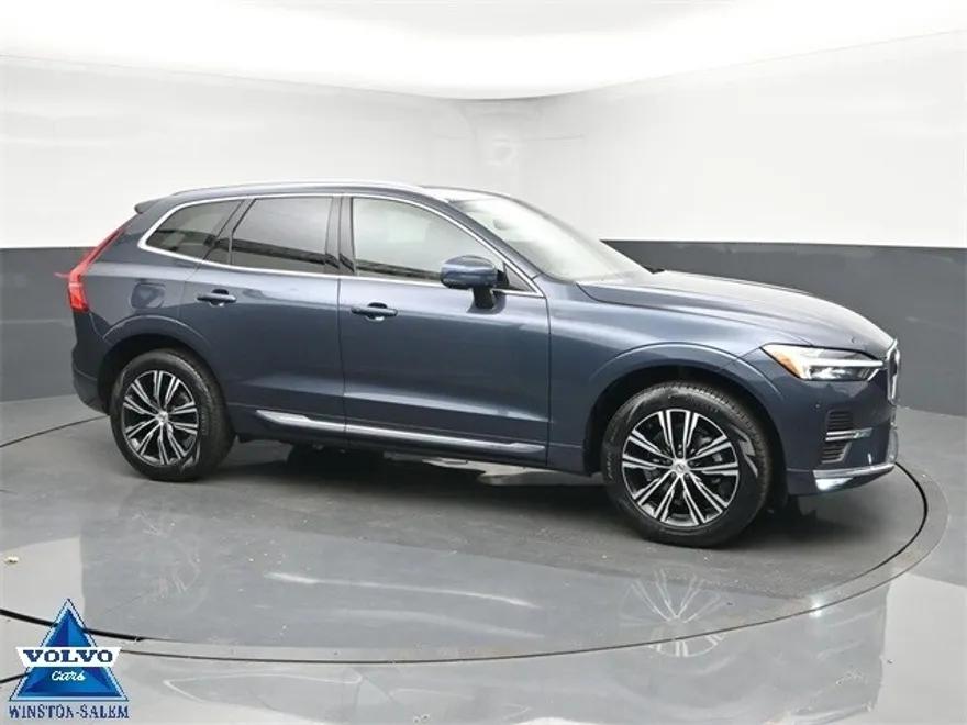 2022 Volvo XC60 B5 Inscription photo 1