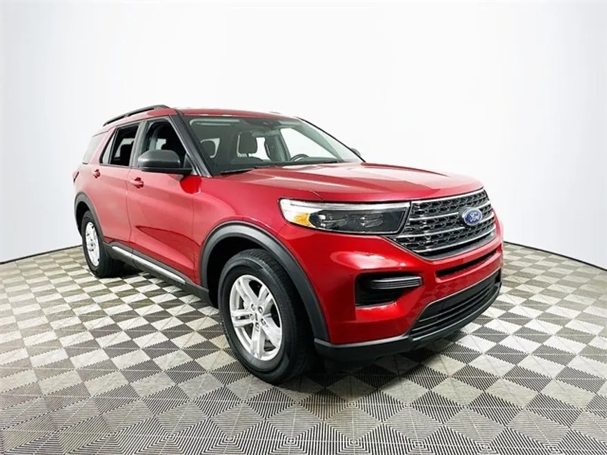 2022 Ford Explorer XLT photo 1