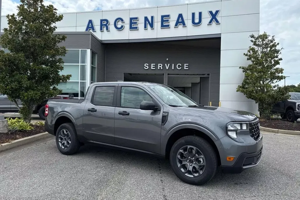 2025 Ford Maverick XLT photo 1