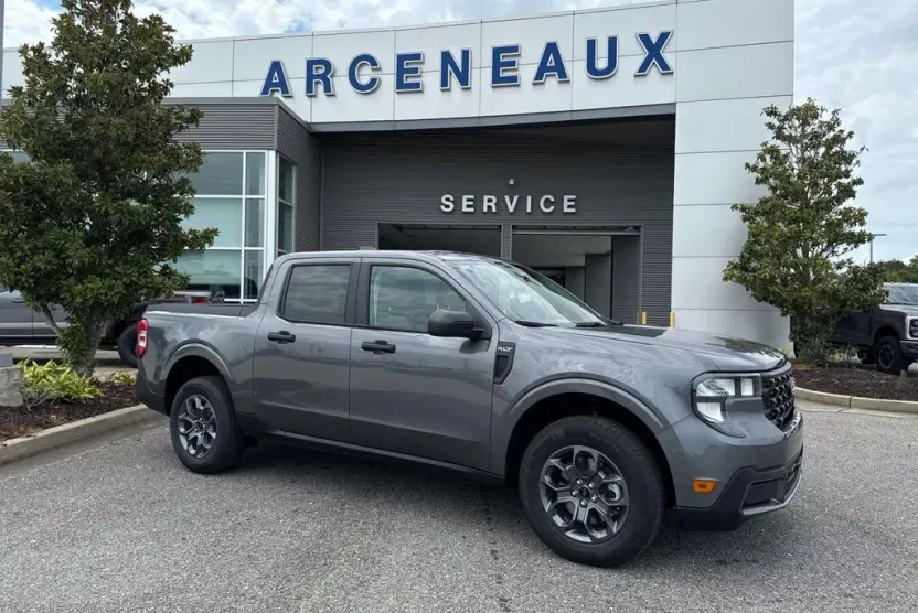 2025 Ford Maverick XLT photo 1