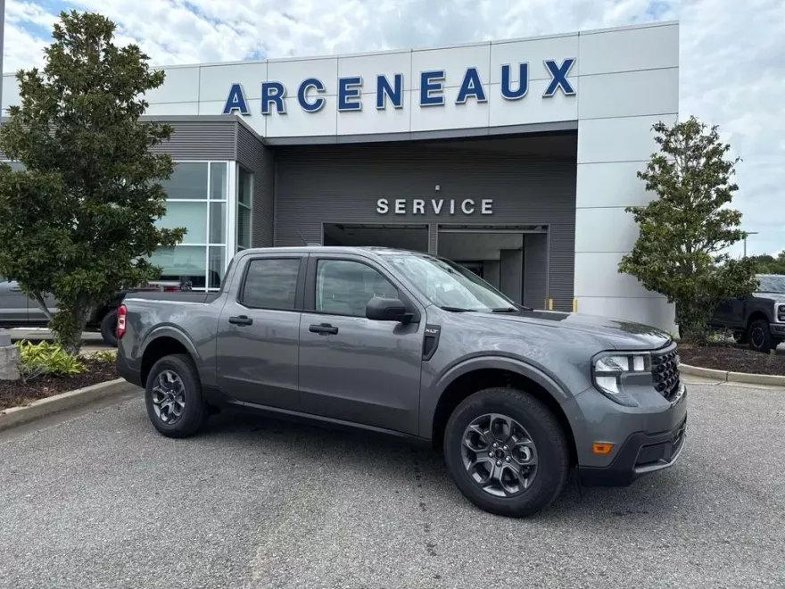 2025 Ford Maverick XLT photo 1