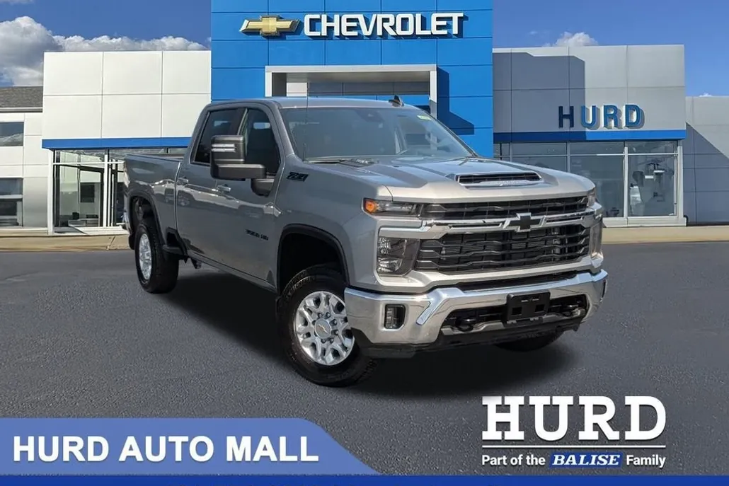 2025 Chevrolet Silverado 3500HD LT photo 1