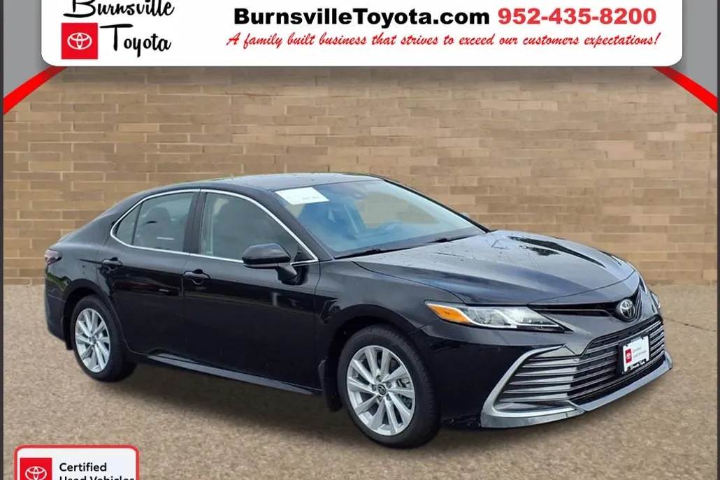 2023 Toyota Camry LE photo 1