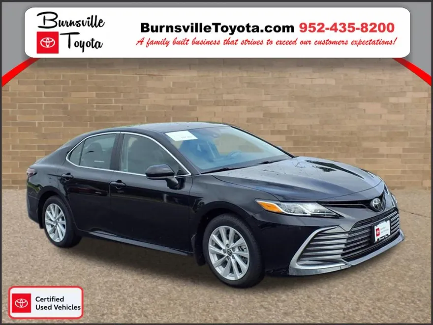 2023 Toyota Camry LE photo 1