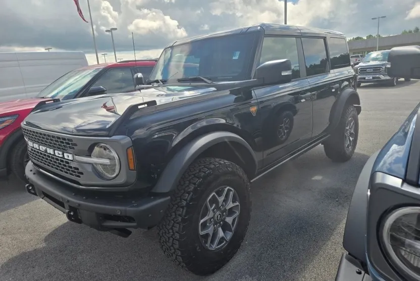 2025 Ford Bronco Badlands photo 1