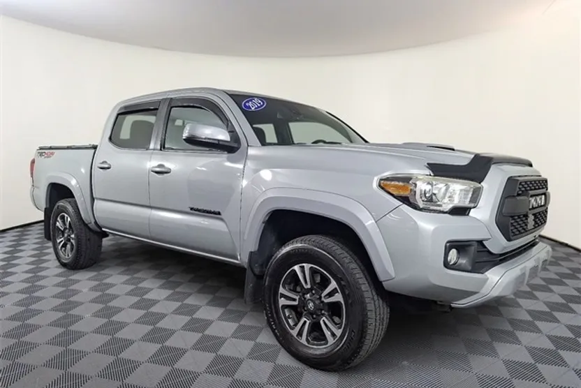 2019 Toyota Tacoma TRD Sport photo 1