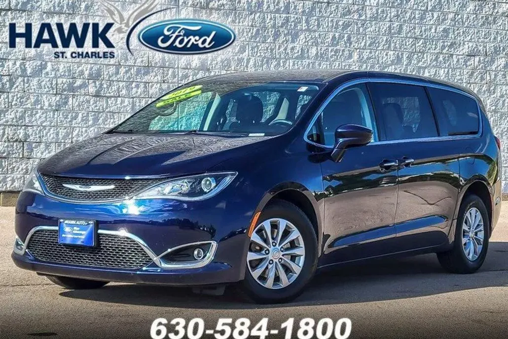2019 Chrysler Pacifica Touring Plus photo 1
