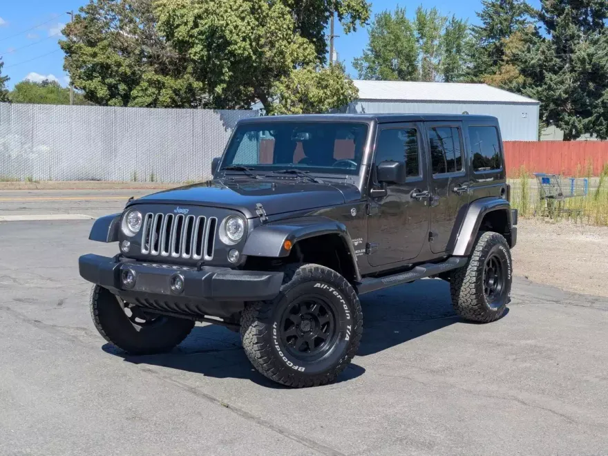 2017 Jeep Wrangler Unlimited Sahara photo 1